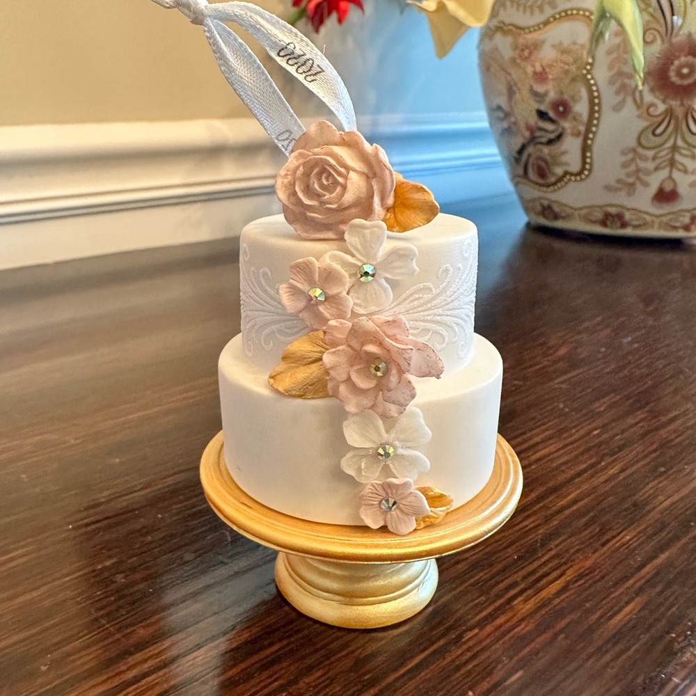 2020 Hallmark Wedding Cake Ornament